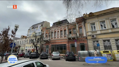 Старите сгради на Варна бавно се рушат