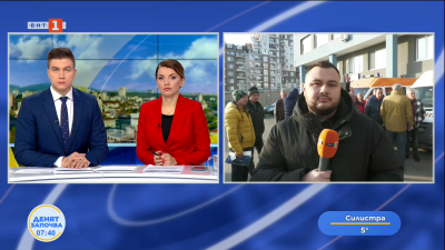 Шофьори на линейки на протест в Бургас