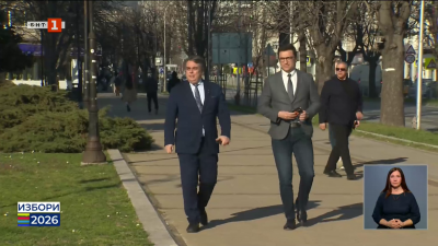 Лидерът на Продължаваме промяната Асен Василев се срещна със симпатизанти във Варна