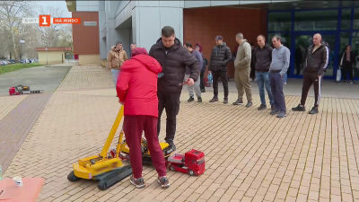 Демонстрация: Русенският университет с презентация - радиоуправляеми модели симулират транспортни процеси