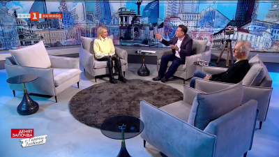 “Огледалце, огледалце” - Лилия Маравиля и Иван Бърнев с покана за театър