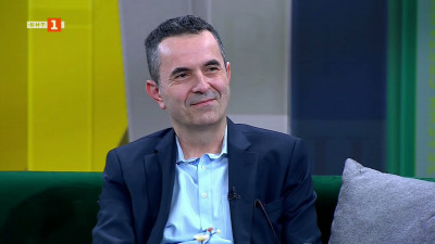 „Маските, които носим“: дебютният роман на Любен Маринов