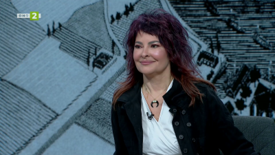 Изложбата Кодове на времето на българския артист и дизайнер Ина Дамянова