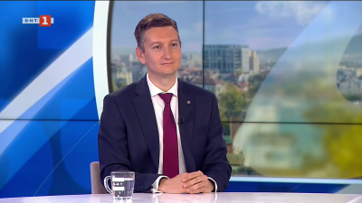 Министър Иван Василев: Документооборотът на държавата е видим в частни фирми, а това е голям проблем