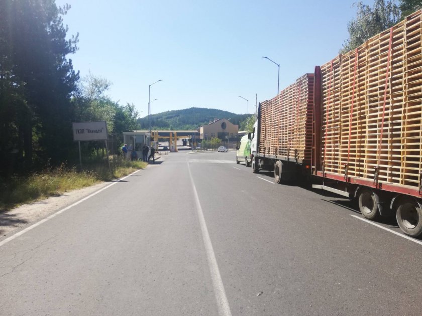 Ilinden-Exohi border crossing re-opens to lorries, road hauliers consider filing collective action against the Greek state