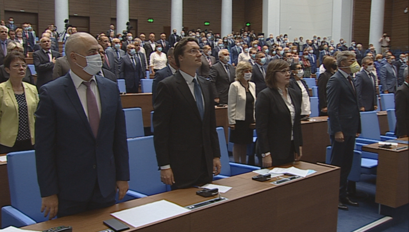 bulgariarsquos parliament holds first sitting after summer break mps met protesters