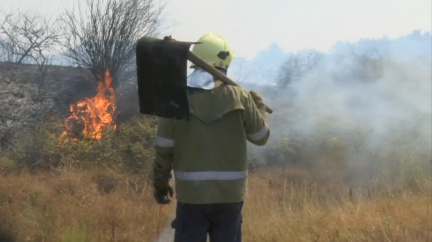 wildfire between stara zagora haskovo southern bulgaria still raging