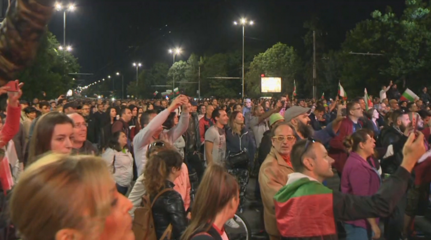 Day 81 of protests in Sofia: Protest concert at Eagles’ Bridge