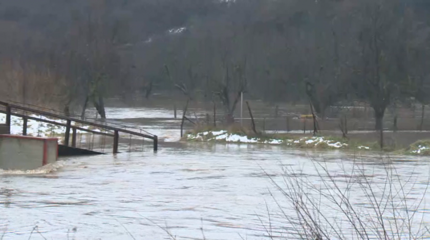 people evacuated their homes batanovtsi due floodings