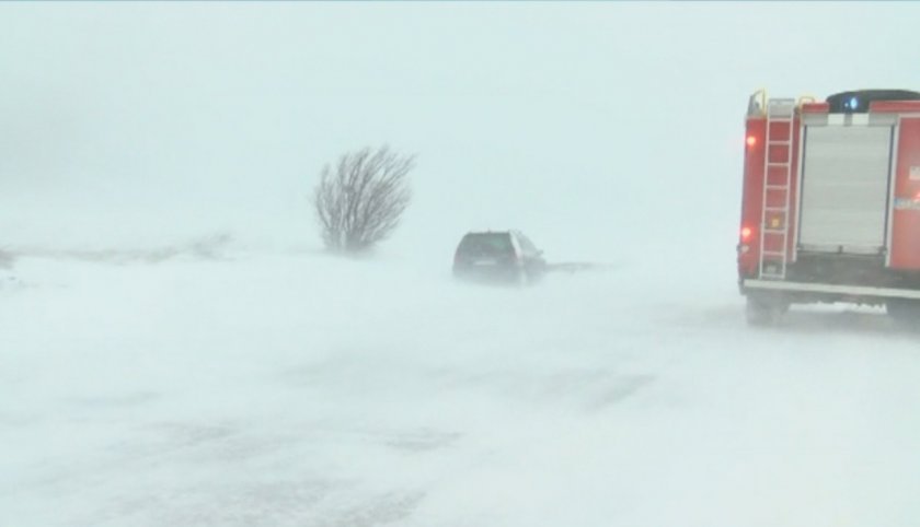 heavy winter conditions across bulgaria cause road closures power cuts