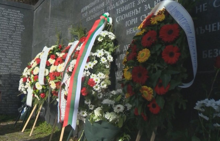 bulgaria commemorates victims communist rule