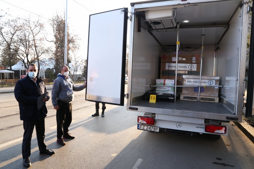 51600 doses moderna vaccine against covid arrived bulgaria