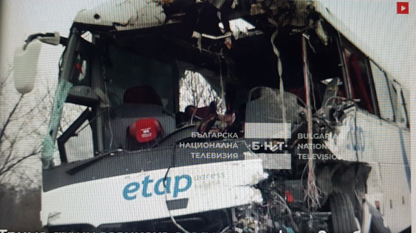 Otobüs ile Tır çarpıştı- üç kişi hayatını kaybetti