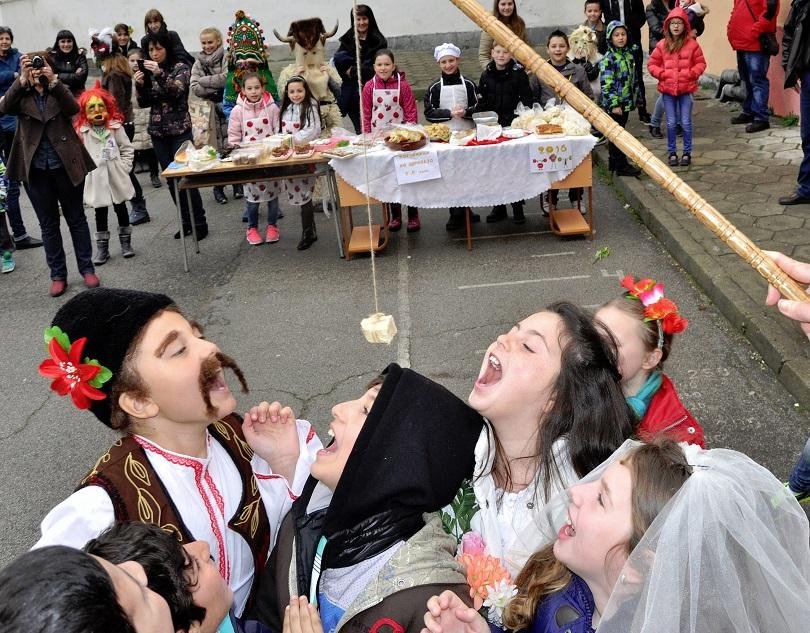 Bulgaria marks Sirni Zagovezni the Day of Българска