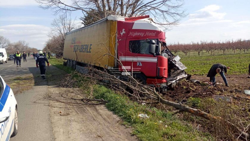 one dead four injured after serious crash bourgas aytos road