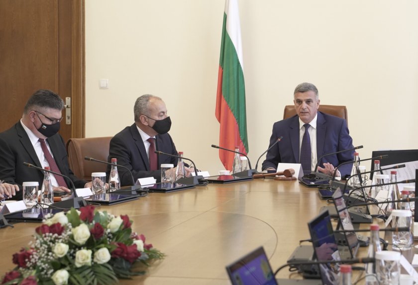 bulgariarsquos caretaker government holds its first meeting today