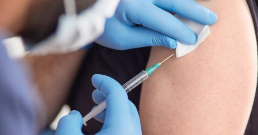 Откриват пунктове за имунизация срещу COVID в моловете