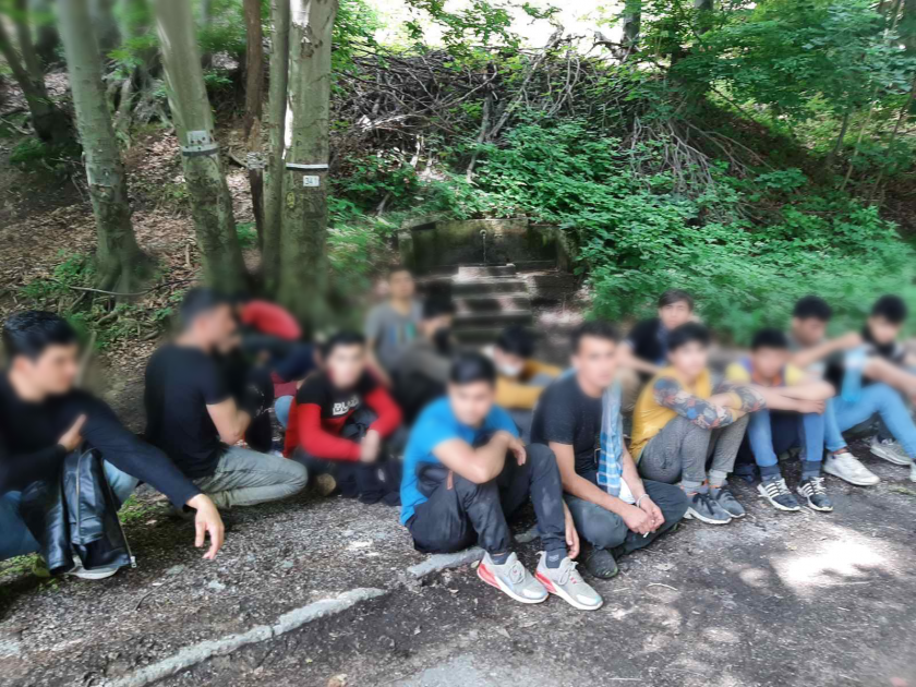 group illegal migrants detained near ihtiman