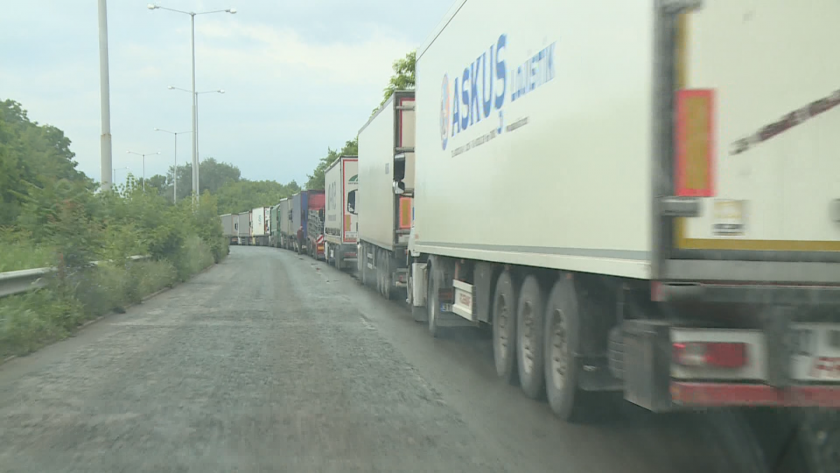 queues lorries danube bridge border crossing rousse