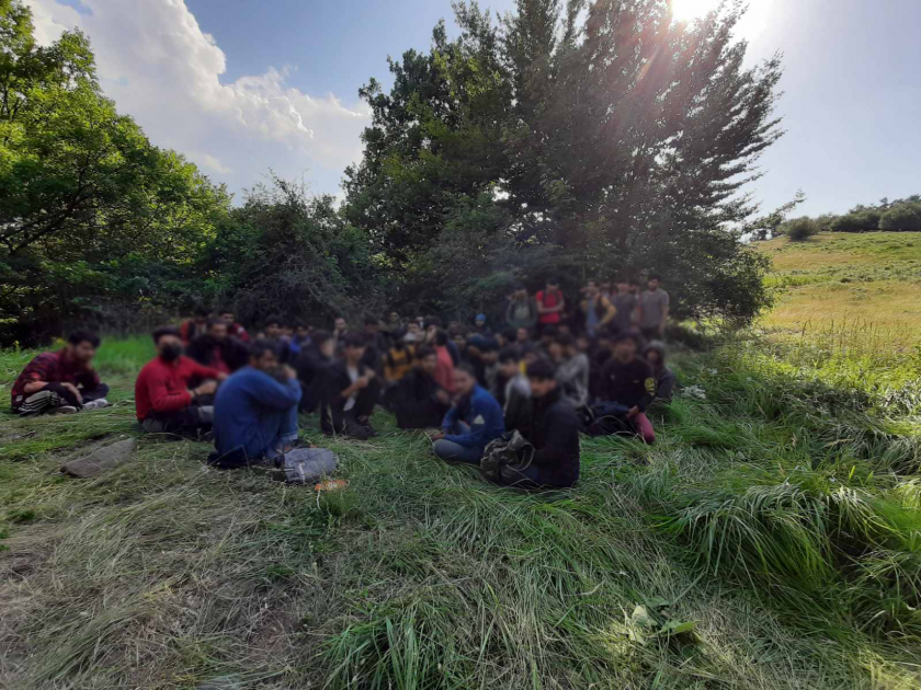  69 yasadışı mülteciyi İhtiman ormanında yaktıkları ateş ele verdi