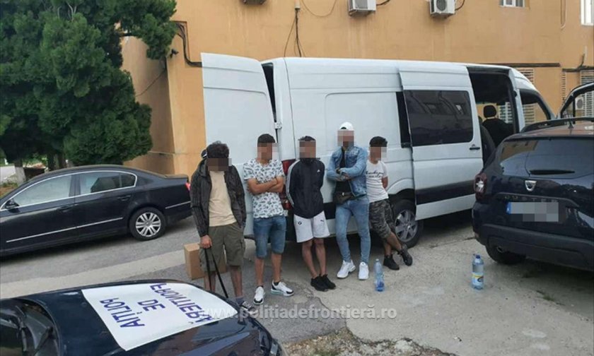 five illegal migrants detained rousse giugrgiu danube bridge