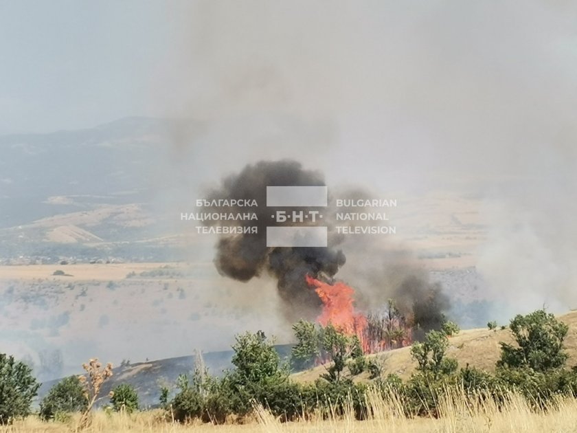 Large wildfire is burning in the area of Blagoevgrad