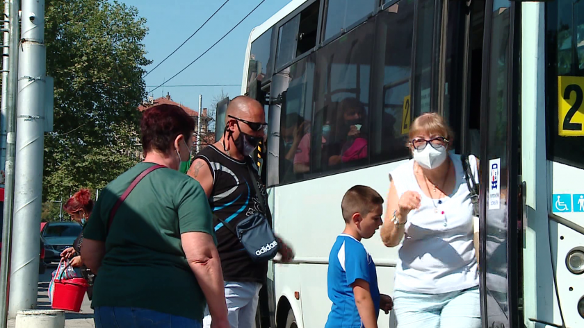 РЗИ проверява носят ли се маски в градския транспорт