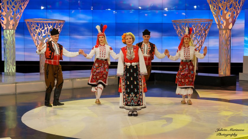Певицата Кичка Христова и Представителен танцов състав "Хемус"