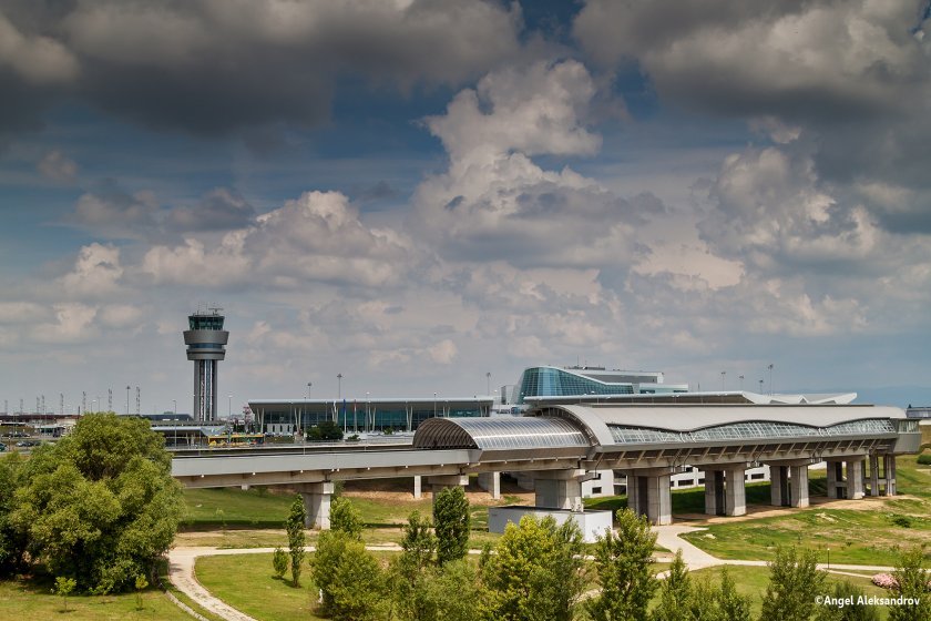 mobile covid vaccination centre opens sofia airport