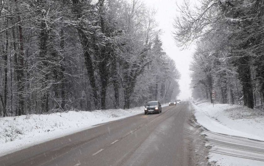 troyan mountain pass closed traffic due snow