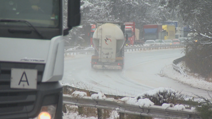 first snowfall complicated traffic conditions across country