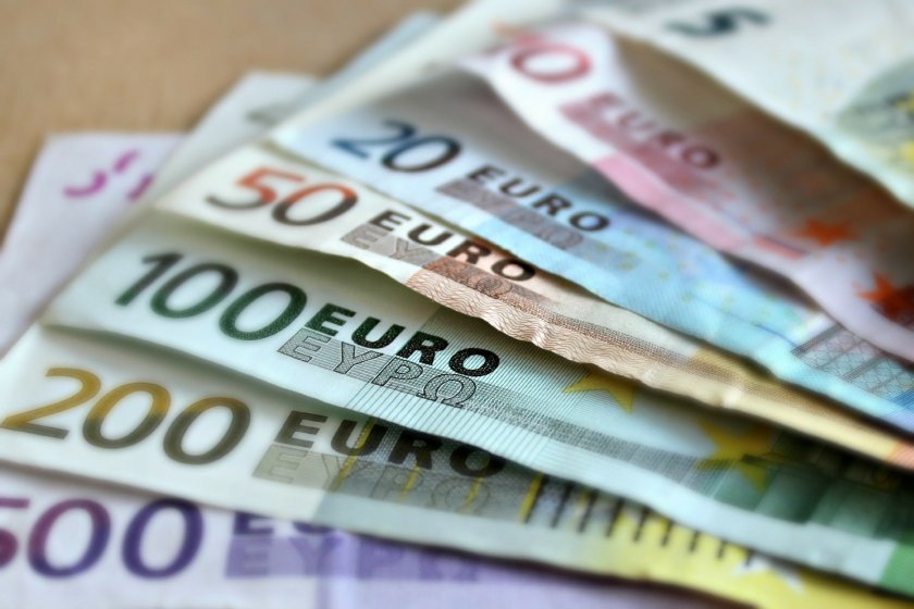 "За" и "против" еврото в България