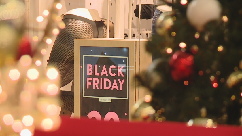 Истерията по "черните петъци" и коледното пазаруване