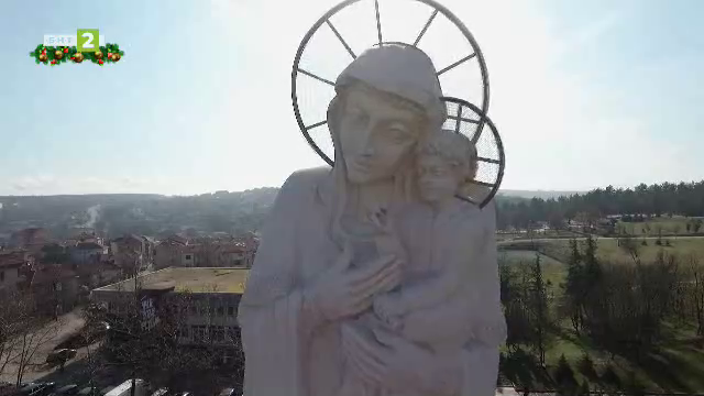 Монументът „Света Богородица“ в Хасково
