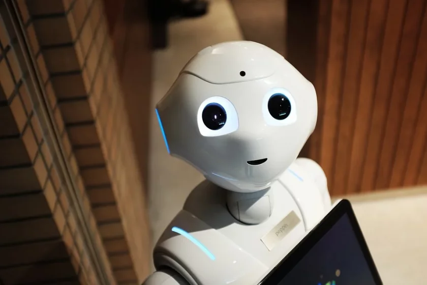 Нови технологии, изкуствен интелект и роботи
