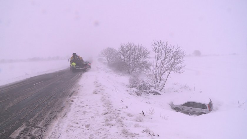 snow high winds cause difficult driving conditions varna district