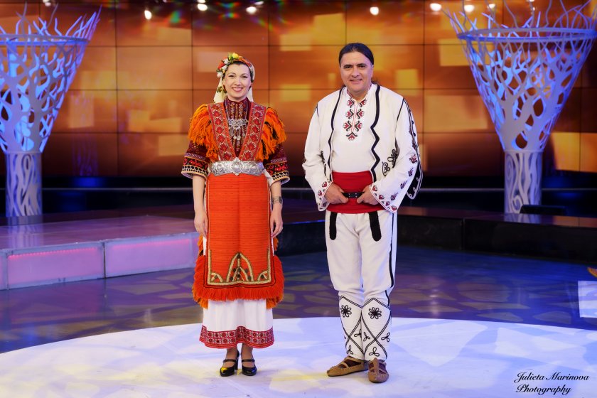 Емоционалните песни на Димитър Аргиров и Соня Чакърова и вихрените танци на ансамбъл „Балкански огън"