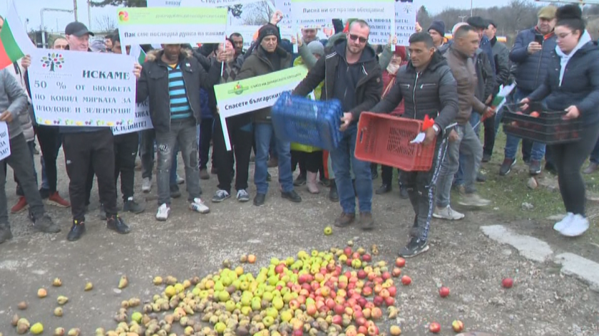 fruit vegetable growers staged protest over distribution funds under covid assistance measure