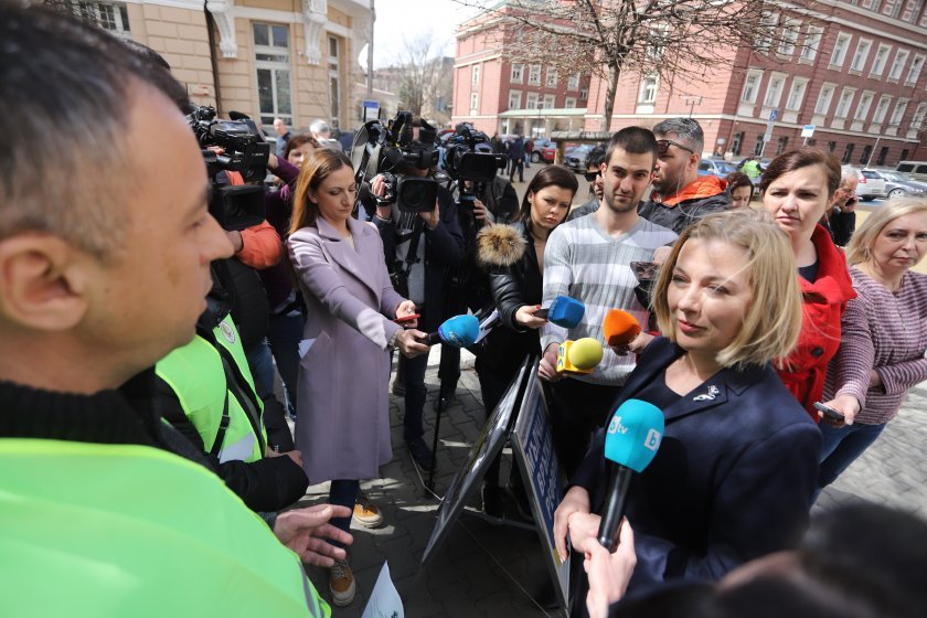 police ofifcers prison warden staged protest demanding pay rise