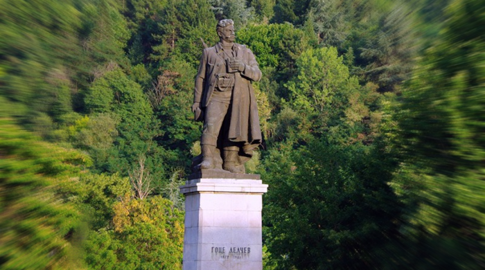 Паметникът на Гоце Делчев и мемориалът на Делчевия род в Благоевград