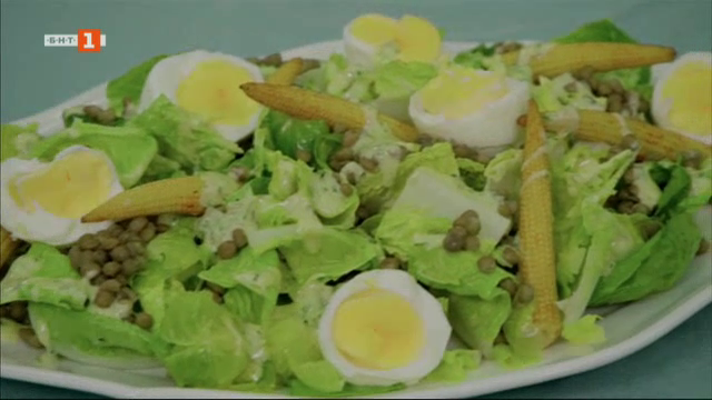 Пролетна салата с яйца и зеленчуци и супа с царевица, аспержи и бекон