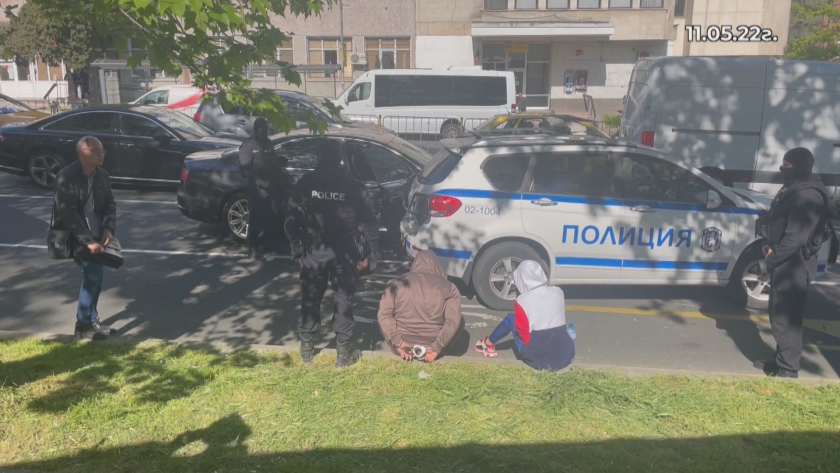 Police in Bourgas detained a criminal group involved in blackmailing children to sell drugs