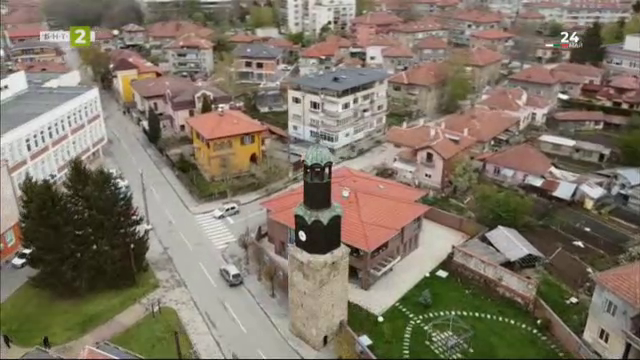 Часовниковата кула и Паметникът на свободата в Севлиево