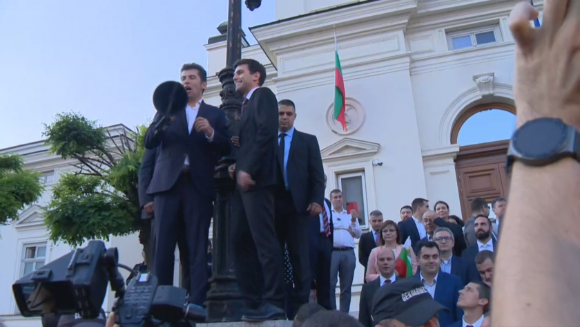 crowds gather outside parliament support deposed parliamentary speaker nikola minchev government