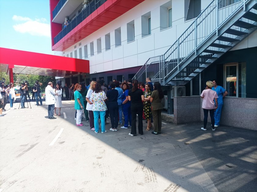 Doctors from “Pirogov” Emergency Hospital protest against dismissal of hospital director