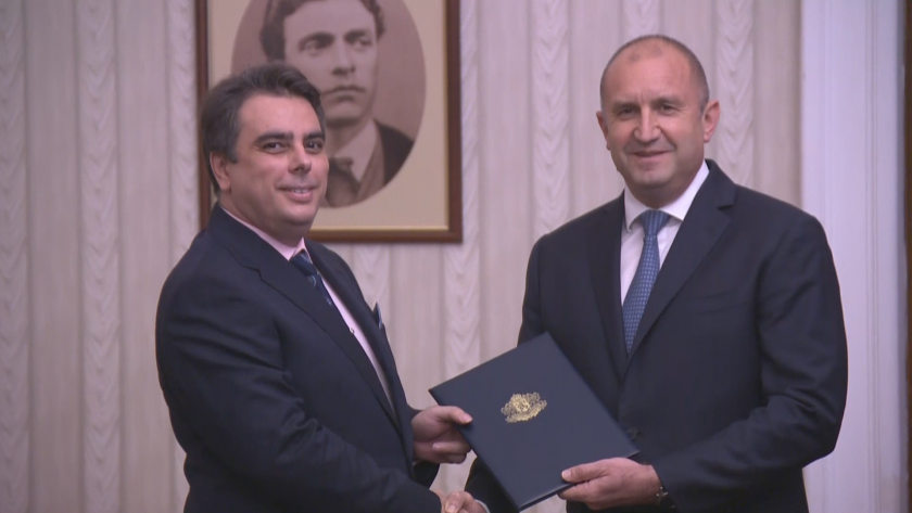 Bulgaria's President presented "We Continue the Change" a mandate to form a government