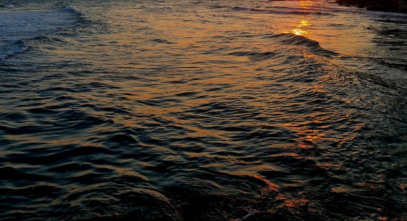 lifeguard drowned sunny beach while rescuing holidaymakers