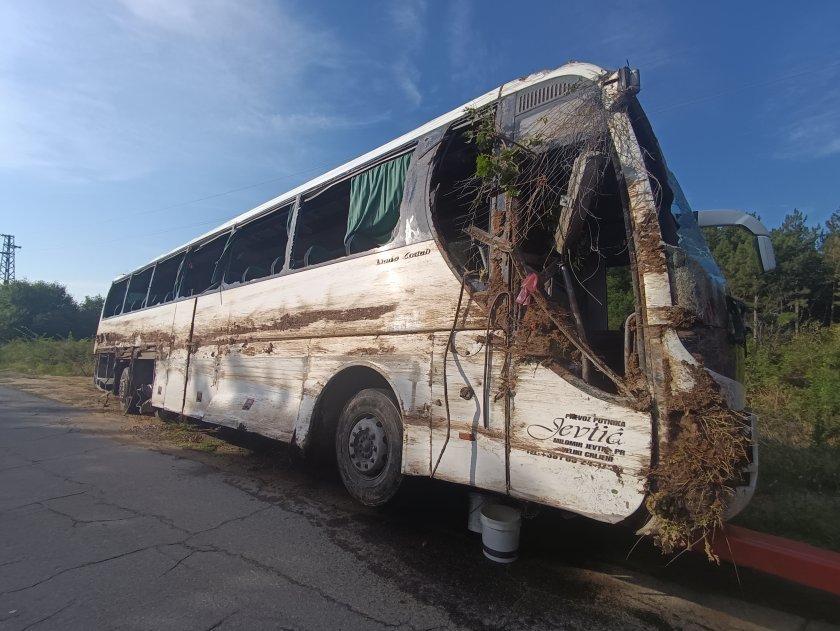 slightly injured passengers serbian bus crash trakia motorway transported border serbia