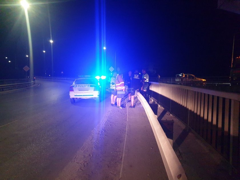 bus fell off overpass road near daskalovo