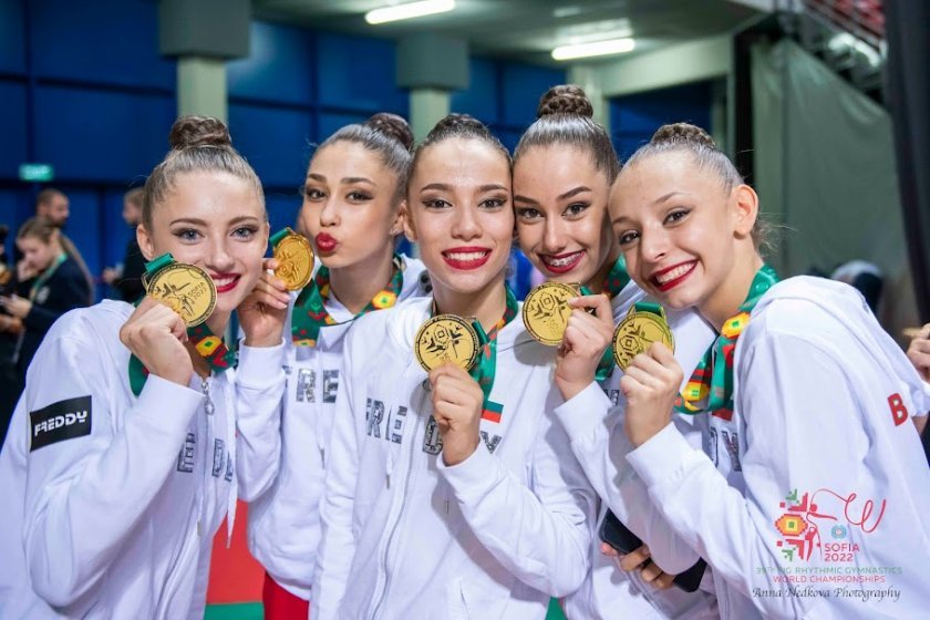 За новите любимки на България - златните момичета от ансамбъла по художествена гимнастика